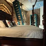 Walburgis Residenties Aparthotel 4*