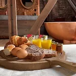 Walburgis Residenties 4* ארנהיים